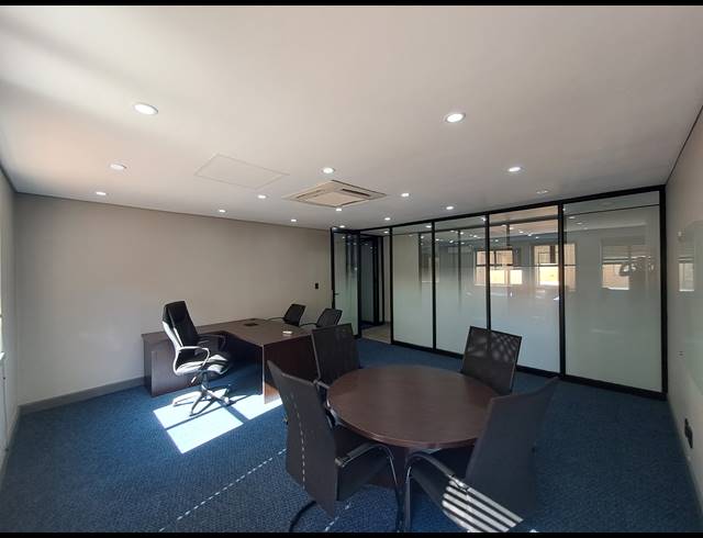 270M² OFFICE TO LET IN DUNKELD WEST